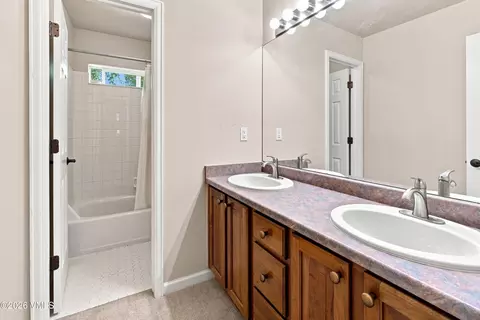 Bath - 35 Beecher St, Eagle, CO 81631 photo 2 of 3
