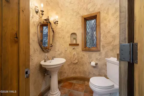 Bath - 576 Pilgrim Dr, Edwards, CO 81632 photo 6 of 6