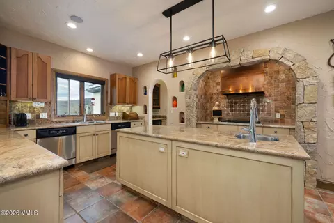Kitchen - 576 Pilgrim Dr, Edwards, CO 81632 photo 1 of 4
