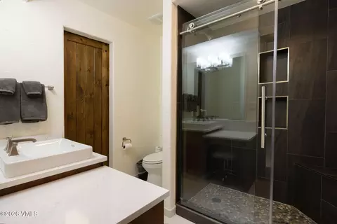 Bath - 576 Pilgrim Dr, Edwards, CO 81632 photo 3 of 6