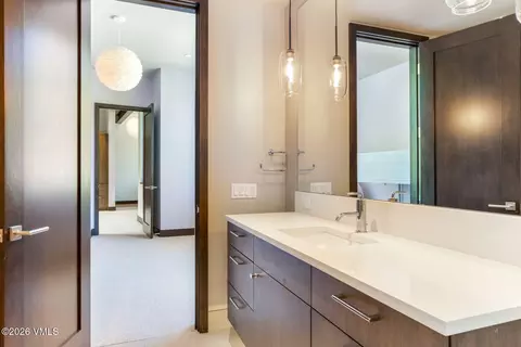 Bath - 2440 Chamonix Ln, Vail, CO 81657 photo 8 of 11