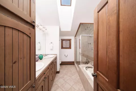 Bath - 3000 Eaglebend Dr #14, Avon, CO 81620 photo 1 of 7