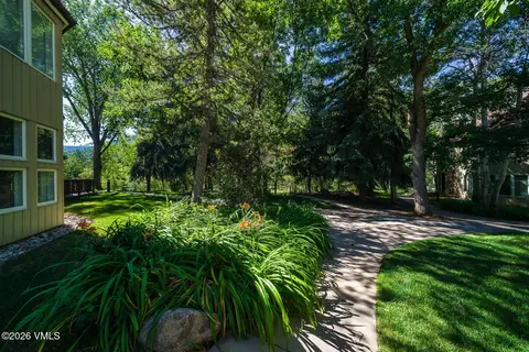 Exterior - 3000 Eaglebend Dr #14, Avon, CO 81620 photo 3 of 11