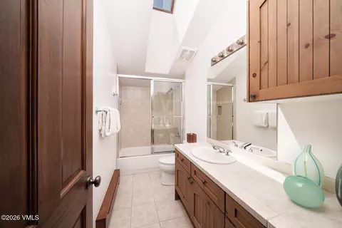 Bath - 3000 Eaglebend Dr #14, Avon, CO 81620 photo 5 of 7