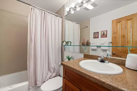 Bath - 114 Willow Rd #735, Vail, CO 81657 photo 2 of 5
