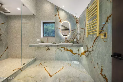 Bath - 430 S Frontage Rd E # 406, Vail, CO 81657 photo 1 of 2