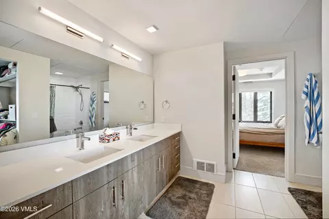 Bath - 430 S Frontage Rd E #RU-E, Vail, CO 81657 photo 2 of 3