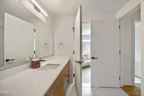 Bath - 430 S Frontage Rd E #RU-E, Vail, CO 81657 photo 3 of 3