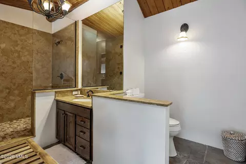Bath - 49 Idlewild Pl # B, Edwards, CO 81632 photo 1 of 3