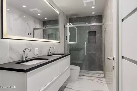 Bath - 80 Lariat Rd, Edwards, CO 81632 photo 6 of 10