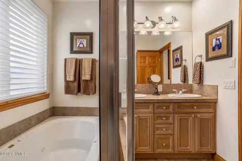 Bath - 41 Saddle Dr, Edwards, CO 81632 photo 4 of 6