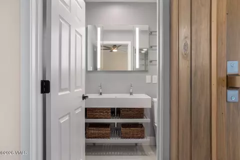 Bath - 2195 Chamonix Ln #3A, Vail, CO 81657 photo 3 of 4