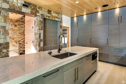 645 Forest Rd, Vail, CO 81657 photo 9