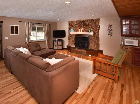 576 E Third St, Eagle, CO 81631 photo 2