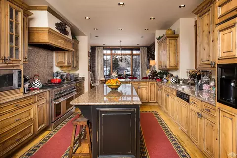 325 Eagle River Rd, Edwards, CO 81632 photo 5
