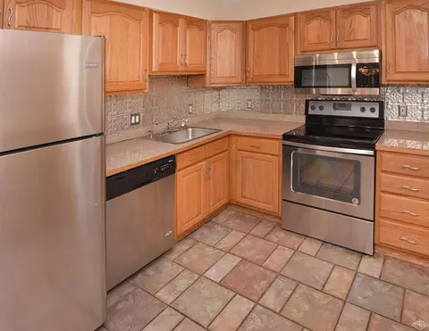 48 Riverside Ct #E, Avon, CO 81620 photo 7