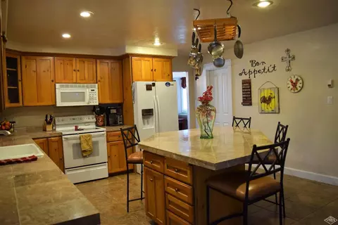 381 Black Bear, Gypsum, CO 81637 photo 4