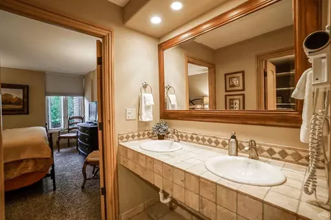 292 E Meadow Dr #221, Vail, CO 81657 photo 14