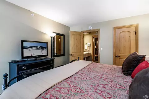 292 E Meadow Dr #221, Vail, CO 81657 photo 13
