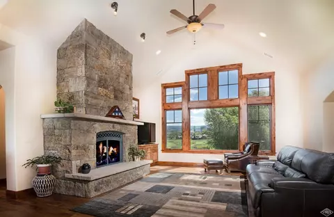 229 Thresher Ct, Eagle, CO 81631 photo 4