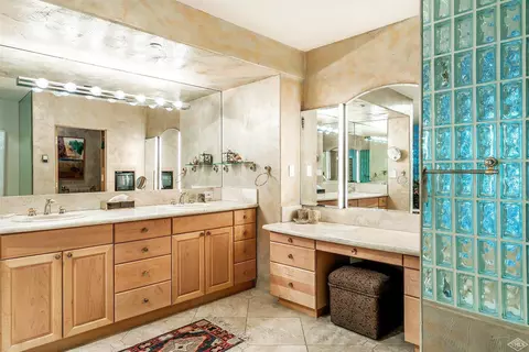 292 E Meadow Dr #674, Vail, CO 81657 photo 15