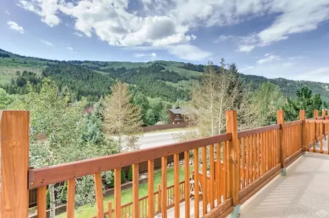 112 Riverside Ct #D, Avon, CO 81620 photo 2