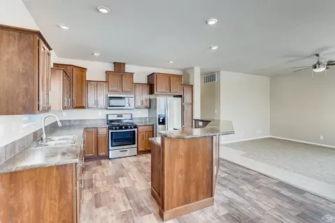38 Bass Loop, Gypsum, CO 81637 photo 5