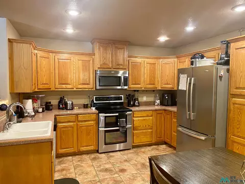 2208 Enloe, Clovis, NM 88101 photo 5