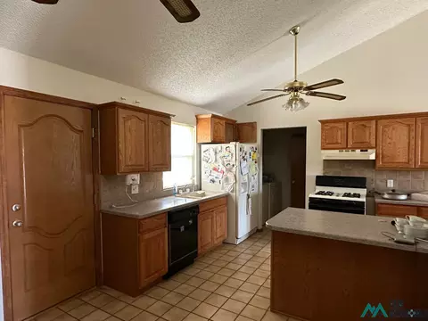 1608 Windsor, Clovis, NM 88101 photo 3