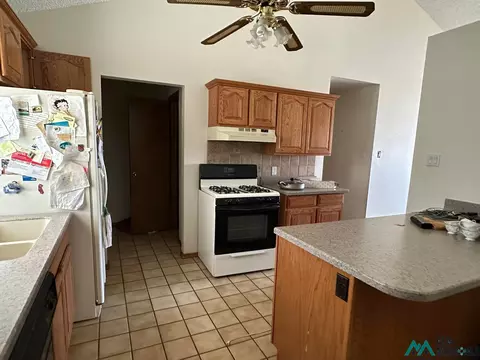 1608 Windsor, Clovis, NM 88101 photo 4