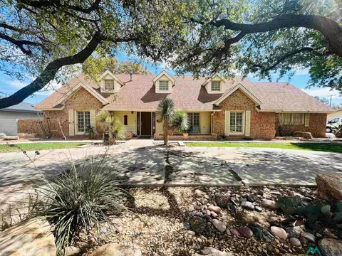 1928 N Mckinley Dr, Hobbs, NM 88240