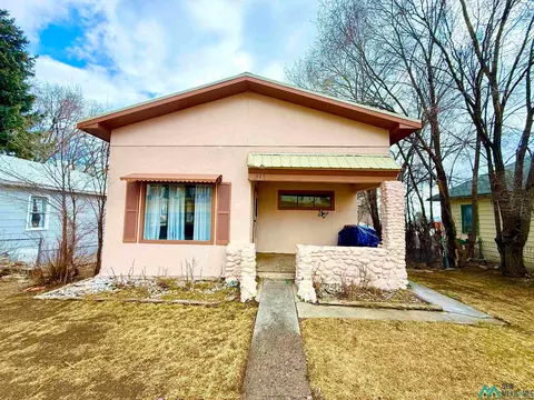 917 S 6th St, Raton, NM 87740