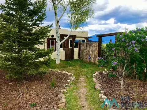 168 W Romero, Ranchos De Taos, NM 87557