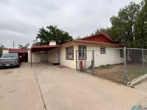 1214 S Perry Dr, Hobbs, NM 88240