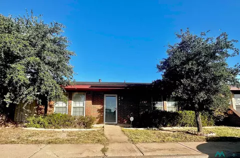 3006 Montgomery St, Hobbs, NM 88240