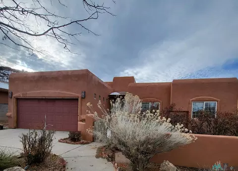 402 Coyote Canyon Dr, Gallup, NM 87301