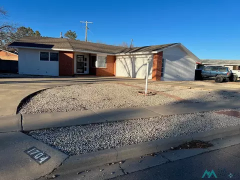 1704 W Briscoe Ave, Artesia, NM 88210