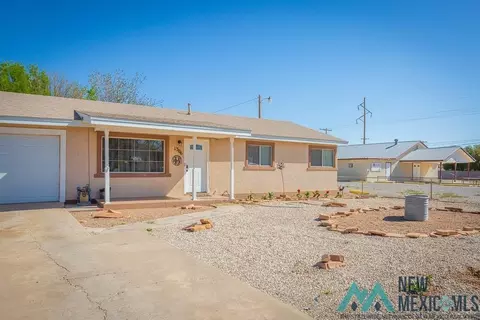 1306 W Chisum Ave, Artesia, NM 88210