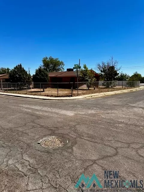 1021 W Laughlin Dr, Hobbs, NM 88240