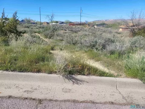 E Morgan Ave, Gallup, NM 87301