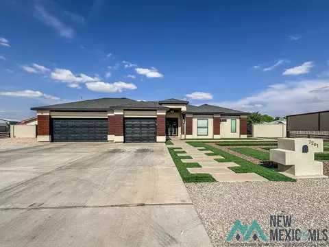 2201 W Lakeview Dr, Hobbs, NM 88240