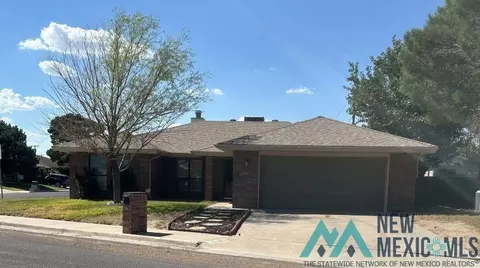 1518 W Caprock Dr, Hobbs, NM 88240