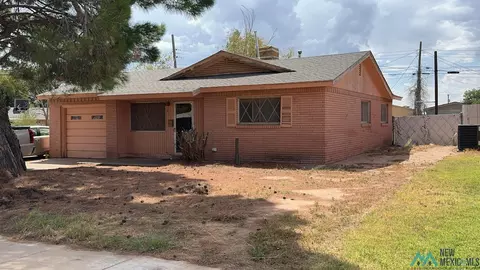 2111 N Breckon Dr, Hobbs, NM 88240