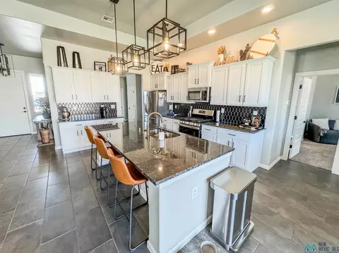2908 N Del Sol Cir, Hobbs, NM 88240