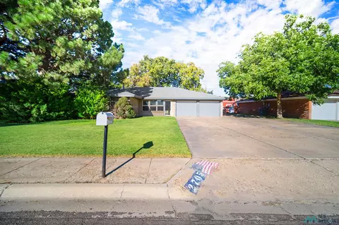 2705 N Albertson Dr, Hobbs, NM 88240