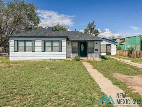 318 E Green Acres Dr, Hobbs, NM 88240