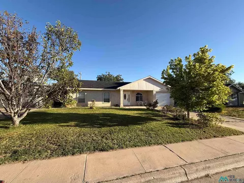 1404 W Princess Jeanne Dr, Hobbs, NM 88240