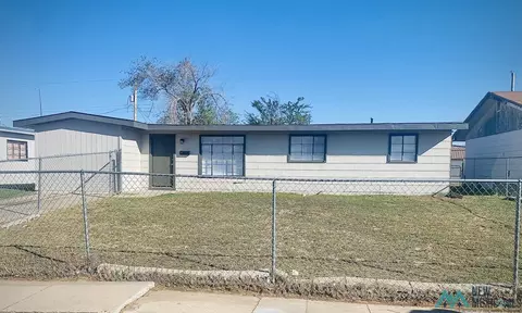 1516 N San Mateo Dr, Hobbs, NM 88240