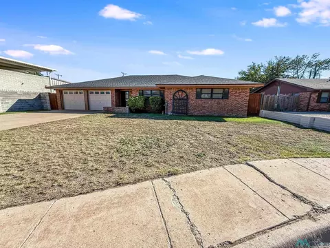123 W Wolfcamp Dr, Hobbs, NM 88240