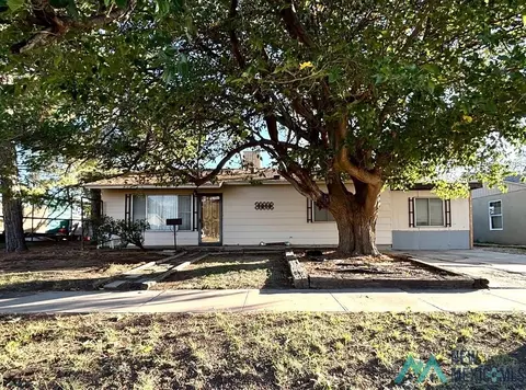 1213 E Walker Dr, Hobbs, NM 88240